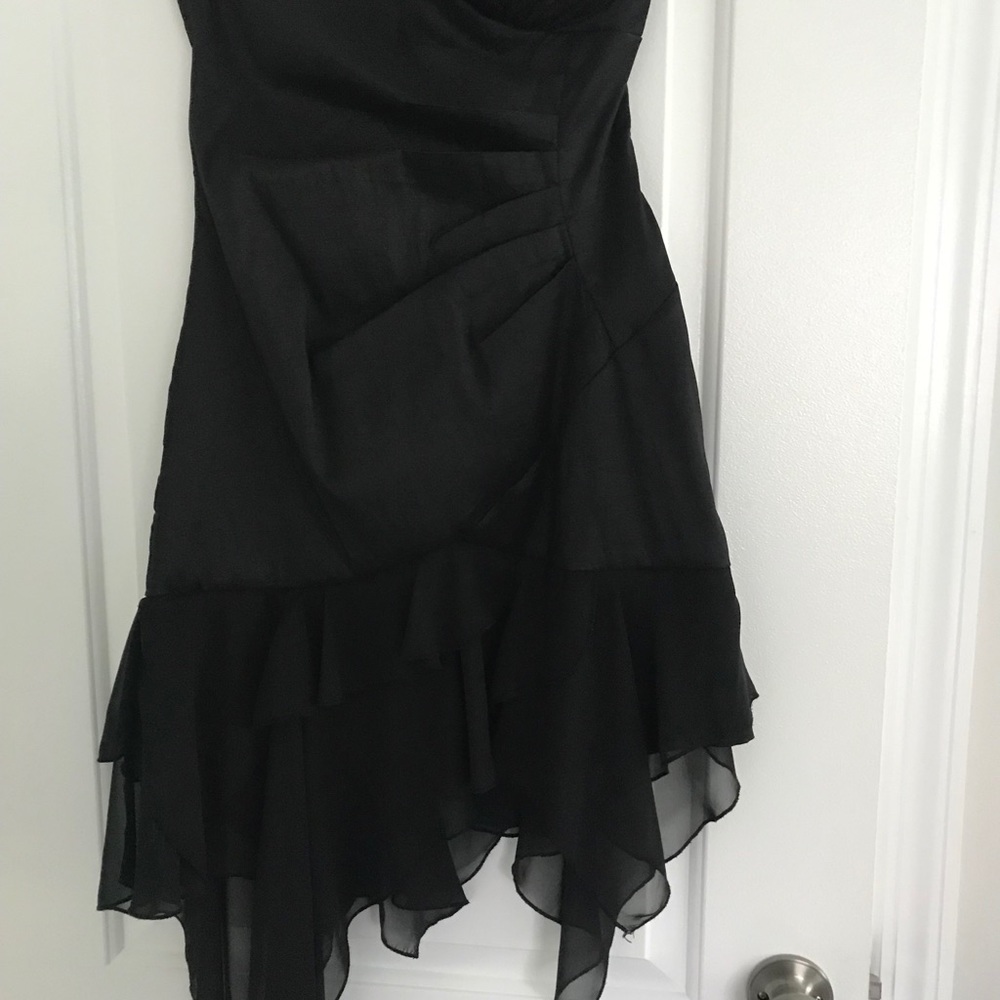 PROM 🖤 Strapless Dress with Ruffle Bottom - Picture 3 of 3